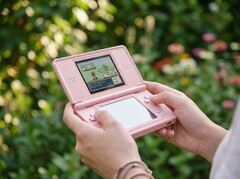 Urządzenie Anbernic RG DS Plus ma na celu poprawę wrażeń z grania w gry na konsolę Nintendo DS.