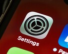Zbliżenie ikony aplikacji „Ustawienia” na ekranie iPhone’a