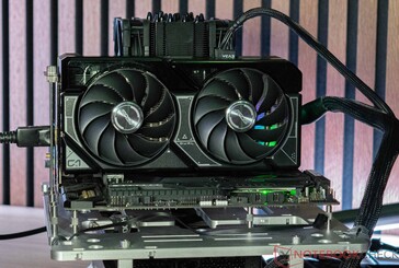 ASUS Dual GeForce RTX 4060 Ti OC podczas testu emisji hałasu