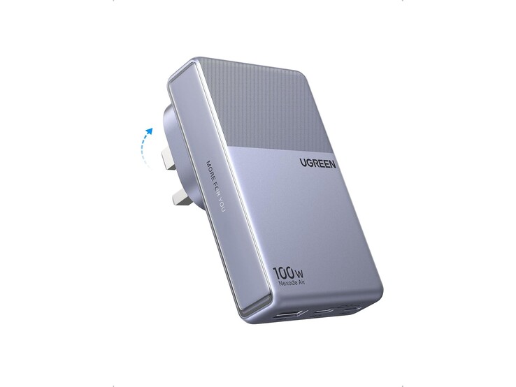 Model Ugreen Nexode Air Slim 100W jest wyposażony w składane wtyczki brytyjskie