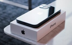 Apple mogą instalować aktualizacje bez konieczności rozpakowywania iPhone&#039;a. (Zdjęcie: Dennis Cortés)