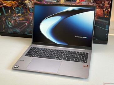 ExpertBook PM5 G2 z dobrym panelem IPS.