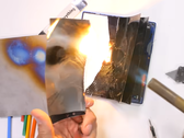 Smartfon z najwyższej półki płonie. (Źródło obrazu: JerryRigEverything via YouTube)