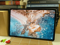 Honor Pad 10 może być ładowany z mocą do 35 watów. Pełny cykl ładowania został ukończony w stosunkowo krótkim czasie 1 godziny 48 minut w naszych testach. (Źródło obrazu: Notebookcheck)