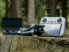 DJI Mini 5 Pro będzie nadal stosunkowo kompaktowy, pomimo licznych plotek o ulepszeniach w stosunku do swojego poprzednika. (Źródło zdjęcia: Mauro Tandoi)