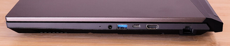 Port słuchawkowy Combo, USB-A 3.2 Gen 1, USB-C 3.2 Gen 1 z DisplayPort; HDMI 2.1 (4K/120 Hz, 8K/60 Hz), RJ 45 (GBit/s LAN, 10/100/1000)