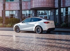 Oczekuje się, że Porsche Panamera i Tesla Model Y będą wielokrotnie odwoływane (Image: Tesla)