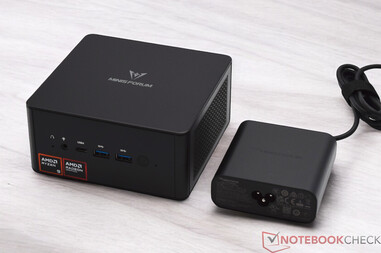Minisforum EliteMini UM890 z zasilaczem (19 V; 6,32 A)