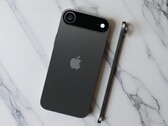 Nadchodzący Apple iPhone 17 Air według powszechnych plotek ma mieć zaledwie 5,5 mm grubości. (Źródło zdjęcia: zellzoi, edytowane)