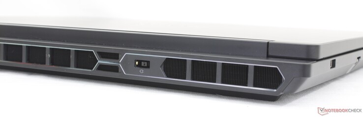 Tył: HDMI 2.1, zasilacz sieciowy