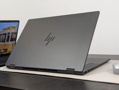HP OmniBook X Flip 16 robi wiele rzeczy dobrze w porównaniu do swojej bezpośredniej konkurencji (źródło obrazu: Notebookcheck)