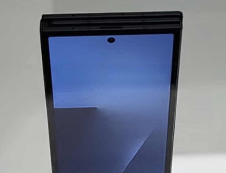 Galaxy Z TriFold wydaje się być grubym składanym urządzeniem jak na współczesne standardy. (Źródło zdjęcia: SBS Korea via Omokgyo Electronics Mall - edytowane)