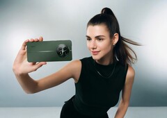 Realme 12 ma nowoczesny design z okrągłym modułem kamery. (Zdjęcie: Realme)