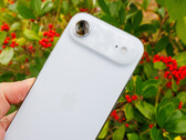 Oczekuje się, że iPhone Air 2 wyeliminuje niedociągnięcia swojego poprzednika, przedstawionego na zdjęciu.