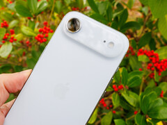 Oczekuje się, że iPhone Air 2 wyeliminuje niedociągnięcia swojego poprzednika, przedstawionego na zdjęciu.