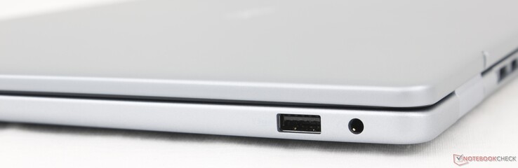 Z prawej strony: USB-A 3.2 Gen. 1, zestaw słuchawkowy 3,5 mm