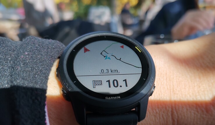 Forerunner 745, wydany w 2020 roku, był wyposażony w wyświetlacz MIP