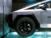 Tesla wcześniej drażniła się z testami zderzeniowymi Cybertruck, ale nie widzieliśmy jeszcze wyników testów i prawdopodobnie nie zobaczymy ich przed datą premiery. (Źródło zdjęcia: Tesla na X)