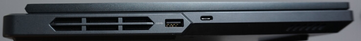 Porty po lewej stronie: USB-A (5 Gbit/s), USB-C (10 Gbit/s, DP)