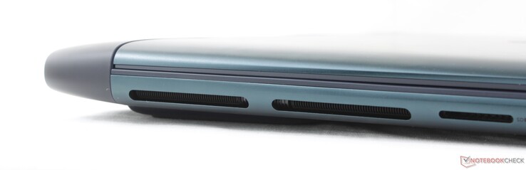 Po lewej: czytnik kart SD, zestaw słuchawkowy 3,5 mm