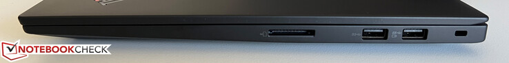 Po prawej stronie: Czytnik kart SD, 2x USB-A 3.2 Gen. 1 (5 GBit/s, 1x z zasilaniem), gniazdo Kensington Nano Security