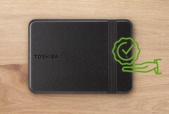 Dysk twardy firmy Toshiba charakteryzuje się bardzo minimalistycznym wyglądem w czarnej kolorystyce