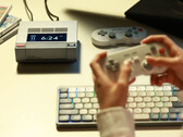 AYANEO AM02 można kupić z kontrolerem 8BitDo i akcesoriami do klawiatury Nuphy, na zdjęciu. (Źródło zdjęcia: AYANEO)