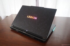 Ekstrawagancki nie tylko pod względem sprzętowym: Lenovo Legion 9 18. (Źródło obrazu: Notebookcheck)