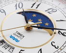 Reedycja modelu Timex 1990 z tarczą wskazującą fazy księżyca i kalendarz