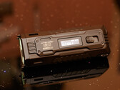 Latarka EDC37 firmy Nitecore (źródło obrazu: Andreas Sebayang/Notebookcheck)
