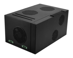 Obudowa jest wystarczająco duża, aby pomieścić trzy karty PCIe, ale jest również wystarczająco kompaktowa i wytrzymała. (Źródło obrazu: MSI)