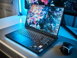 Lenovo Legion Pro 7 16IRX8H: Urządzenie testowe dostarczone przez Lenovo Germany