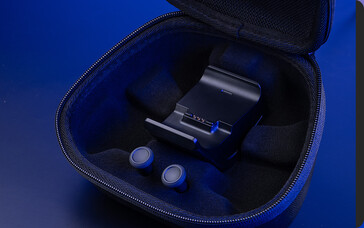 W zestawie znajduje się stacja ładująca (źródło obrazu: Asus)