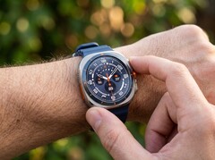 Niektórzy użytkownicy zgłaszają problemy z panelem przednim i ramką w zegarkach Galaxy Watch Ultra z lat 2024 i 2025.