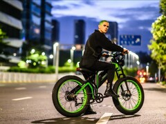 Amerykańska wersja e-bike'a Kakuka Rampage ma prędkość maksymalną 32 mph (~52 kph). (Źródło obrazu: Kakuka)