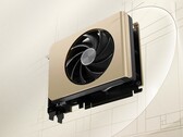 Kompaktowa karta graficzna MSI GeForce RTX 5050 Inspire ITX charakteryzuje się elegancką, złotą obudową (źródło zdjęcia: MSI)