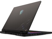 MSI Crosshair 16 HX i Crosshair 17 HX porzucają motywy z gier na rzecz konwencjonalnego wzornictwa. (Źródło obrazu: MSI)