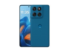 Motorola Edge 60 Fusion w kolorze Pantone Mykonos Blue jest czwartą opcją kolorystyczną, w której można nabyć telefon. (Źródło zdjęcia: Motorola)