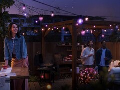 Lampy Philips Hue Festavia Globe Outdoor String Lights (na zdjęciu) są dostępne w sklepie Amazon France. (Źródło zdjęcia: Smartlights.de)
