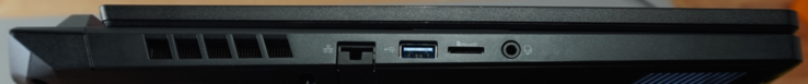Lewe porty: 1 Gbit LAN, USB-A (5 Gbit/s), gniazdo microSD, zestaw słuchawkowy