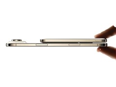 Bezprzewodowy magnetyczny power bank BMX SolidSafe Air Qi2 ma 6,8 mm grubości.