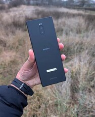 Prototyp smartfona Sony Xperia 5G. (Źródło zdjęcia: OLX)