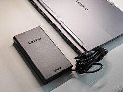 Duży zasilacz o mocy 300 W