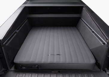 Materac dmuchany „Cybertruck” za 295 dolarów