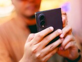 W przypadku zbyt wysokiej temperatury Samsung Galaxy Z Fold8 zmniejsza rozdzielczość zdjęć o połowę.