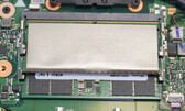 Dwa gniazda pamięci RAM, tylko jedno z odprowadzaniem ciepła