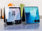 Galaxy Z Flip 7 (po prawej) miał większy wyświetlacz na pokrywie niż Galaxy Z Flip 6 (po lewej).