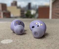 Galaxy Buds2 były znacznie tańsze od Galaxy Buds Pro. (Źródło: Mike Andronico/CNN)