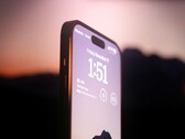 Model Apple iPhone 18 Pro może mieć nieco mniejszy otwór.