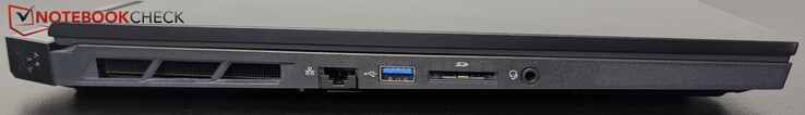Po lewej: LAN, USB-A (10 Gb/s), czytnik SD, zestaw słuchawkowy